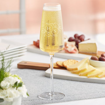 Personalized Champagne Flutes, Engraved Wedding Glasses, Custom Toasting Glasses, Wedding Favors, Mr Mrs Champagne Glasses, Bridesmaid Flute